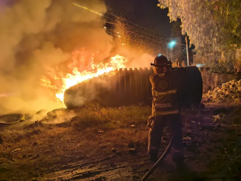 Atienden emergencia por incendio de polipropileno en El Arenal.