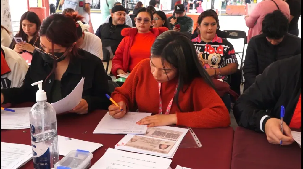 Aumenta Ecatepec apoyo económico para transporte de universitarios