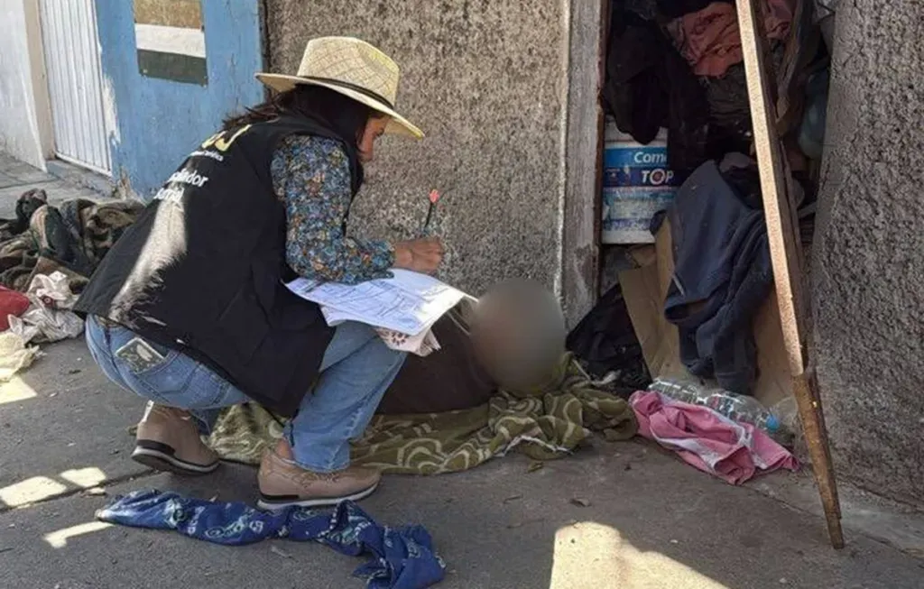 Auxilian a adulto mayor en situación de abandono en Iztapalapa