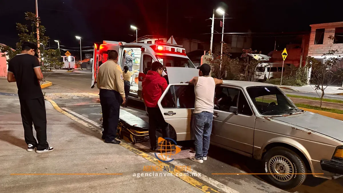 Auxilian voluntarios de TeotiMedic parto de emergencia en Teotihuacán