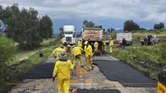 Rehabilitan carreteras de Axapusco tras denuncias por baches y accidentes