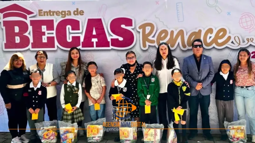 Entregan en Acolman becas y despensas escolares