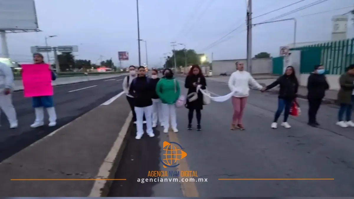 Colapsan tráfico en la México-Pachuca trabajadores de la salud