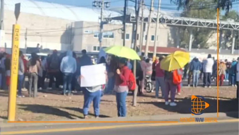 Bloquean la carretera México-Texcoco por fallas en sistema de drenaje