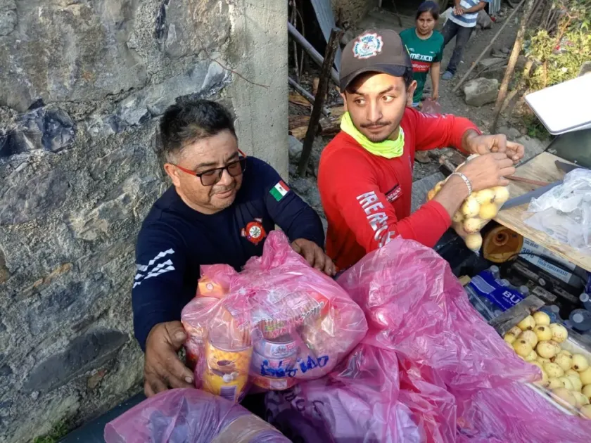 Bomberos Voluntarios de Pirámides llevan ayuda humanitaria a Hidalgo