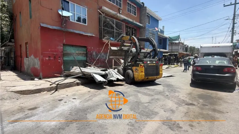 Retiran autos chatarra y comercios irregulares en colonia El Cegor