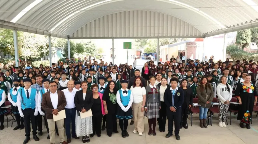 Celebra Tecámac aniversario de la Revolución con apoyos educativos