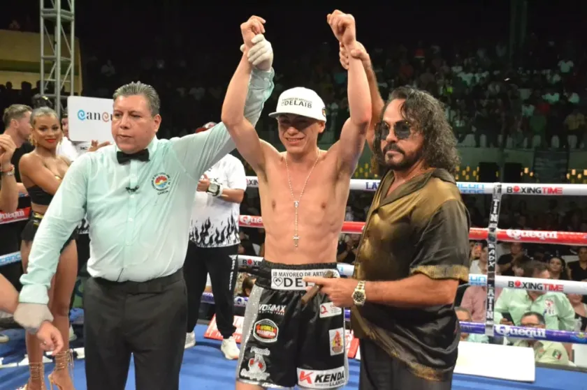 Celex Castro mantiene invicto tras dura batalla en Cancún