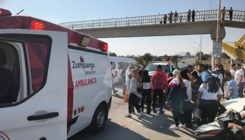 Choca motociclista contra camión en el Viaducto Bicentenario