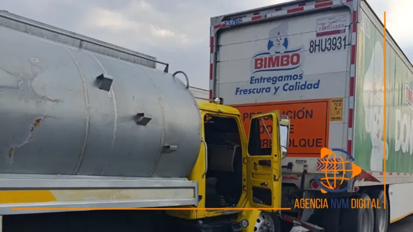 Chocan pipa y tráiler en la desviación México-Pirámides; reportan cierre parcial