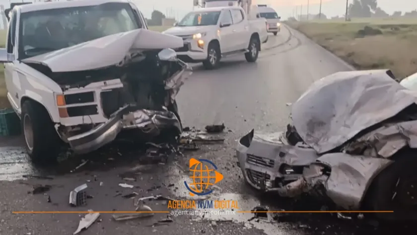 Colisionan de frente dos vehículos en carretera Otumba-Ciudad Sahagún.