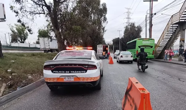 Cierran carriles laterales de la México-Querétaro dirección norte