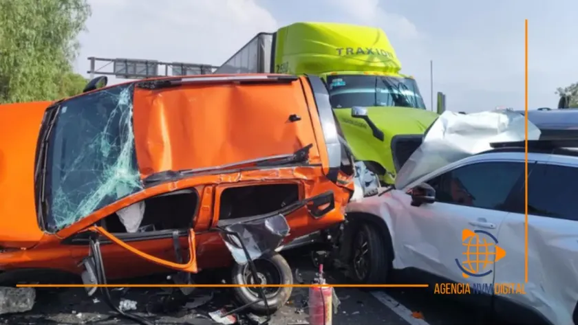 Cierran el Circuito Exterior Mexiquense por carambola de diez vehículos