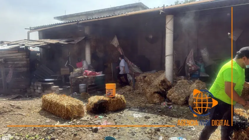 Sofocan incendio de pacas en la Ranchería Zacatepec