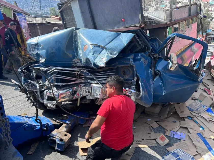 Deja seis heridos choque de camioneta sin frenos en Ecatepec