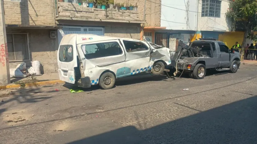 Deja volcadura de transporte dos muertos en La Paz