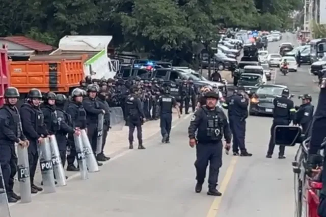 Desalojan bloqueo de transportistas en accesos a Valle de Bravo; persisten protestas en el sur del Edoméx