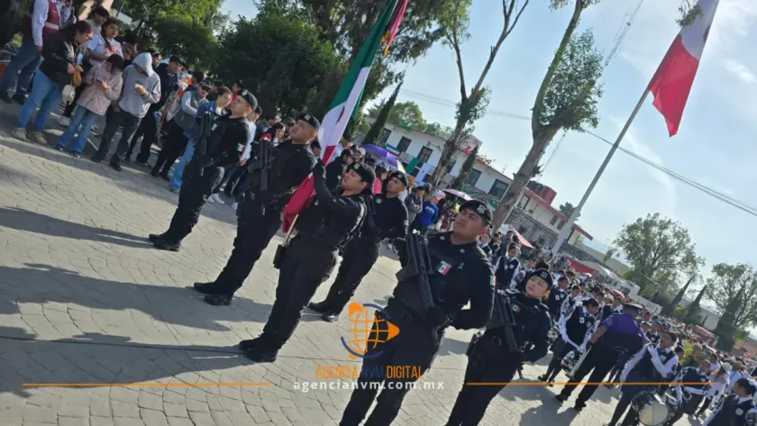 Llenan calles de Acolman con tradicional desfile patrio  