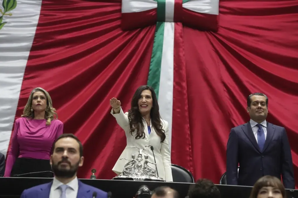 Designan a Kenia López Rabadán presidenta en la LXVI Legislatura
