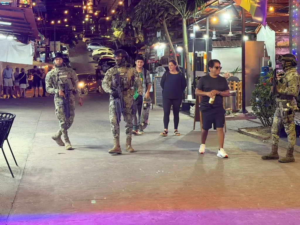 Despliega Secretaría de Marina operativo de vigilancia en Puerto Vallarta