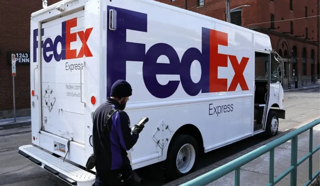 Detectan correos falsos de FedEx que buscan estafar con envíos retenidos