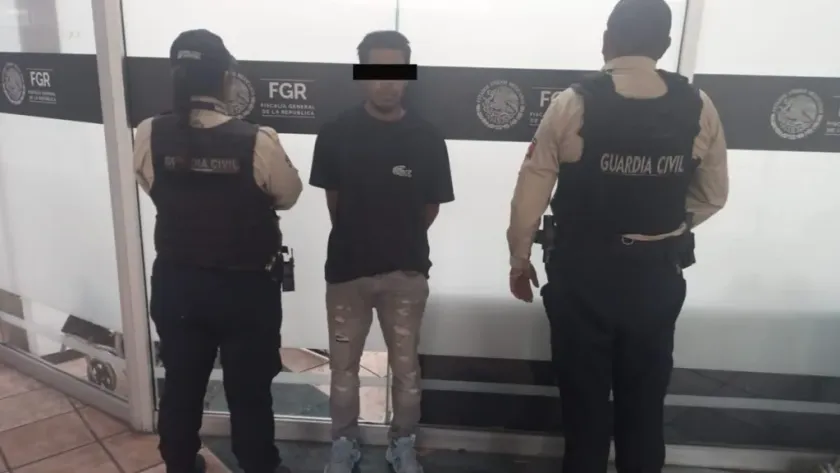 Detienen a presunto criminal con droga y armas en Tecámac