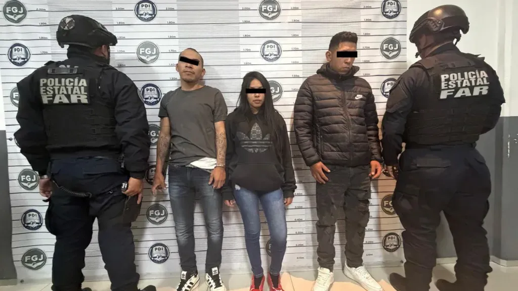 Detienen en Naucalpan a presuntos roba autos