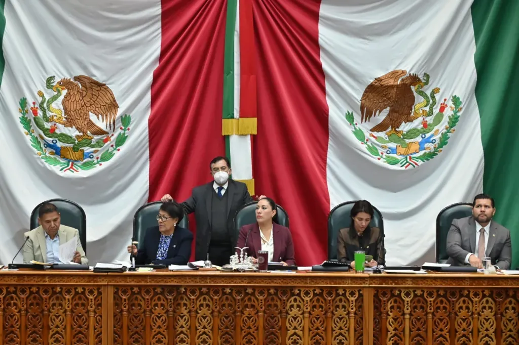 Dotan de certeza jurídica a 35 mil habitantes de Ecatepec y Acolman