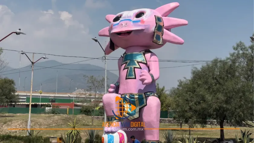 Instalan escultura monumental de ajolote en Ecatepec