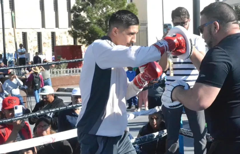 Enfrenta Miguel 'Fantástico' Esparza duro desafío noqueador en Juárez.