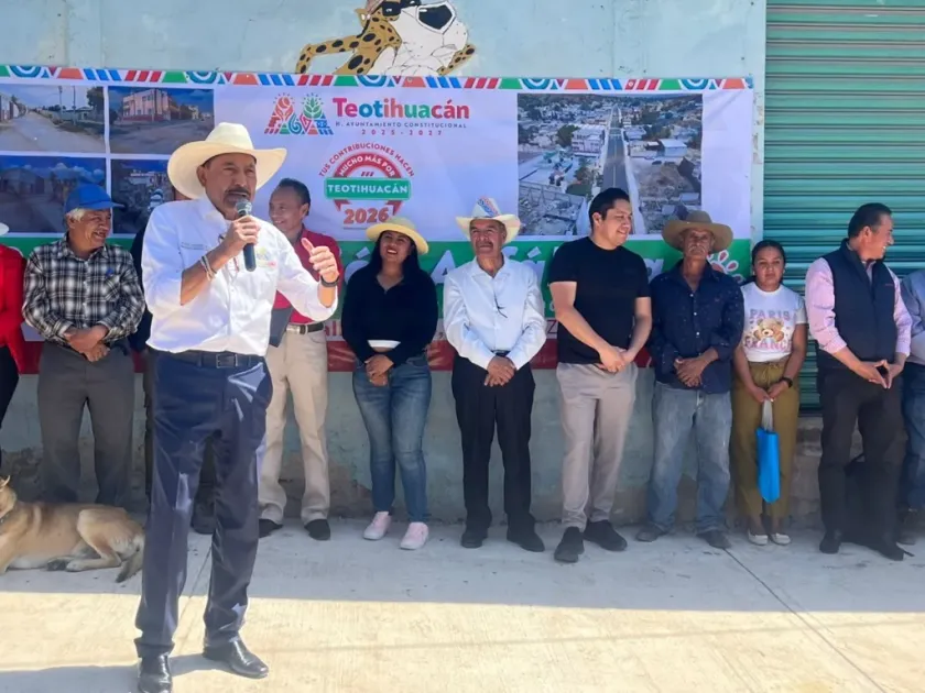 Entrega Gobierno de Teotihuacán obras de pavimentación en Maquixco y Zacualuca