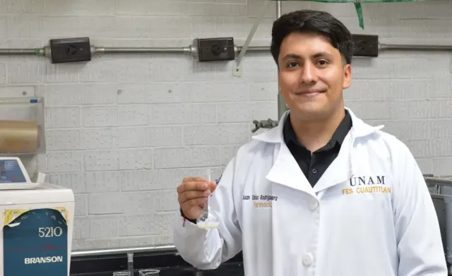 Gana universitario premio nacional con gel contra el acné