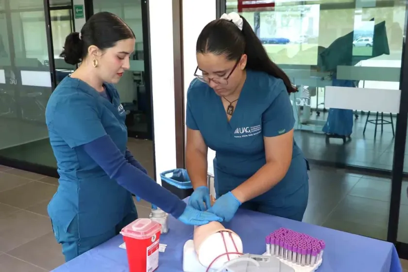 Impulsan formación en Enfermería con enfoque humano y científico