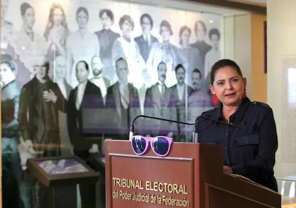 Inaugura TEPJF muestra fotográfica sobre la lucha histórica de las mujeres en México