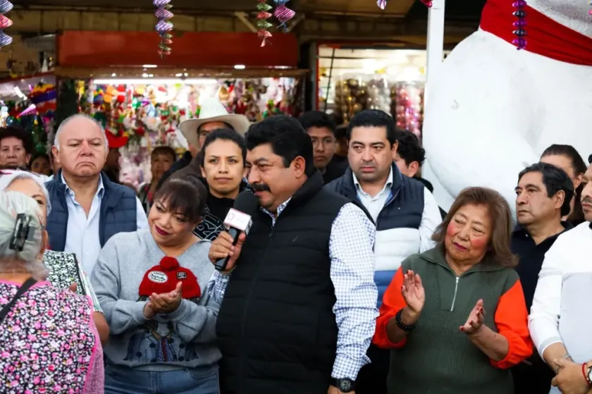 Inauguran temporada navideña y reconocen a comerciantes de tradición en Texcoco