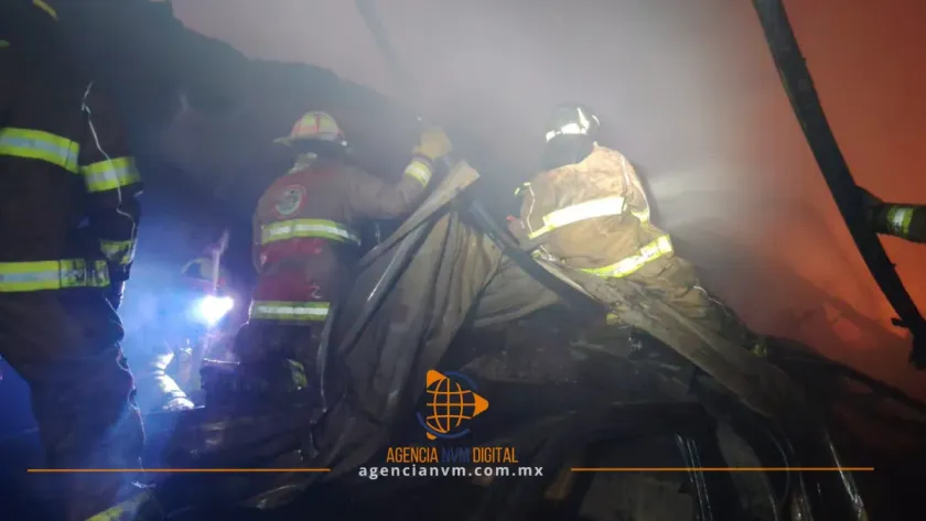 Evacuan a familias por incendio de residuos en Acolman  