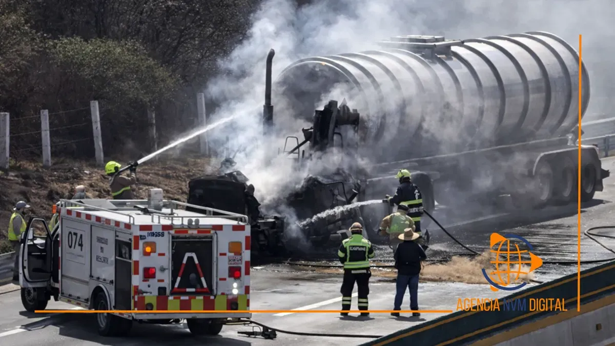 Controlan incendio de tractocamión en México-Puebla sin lesionados