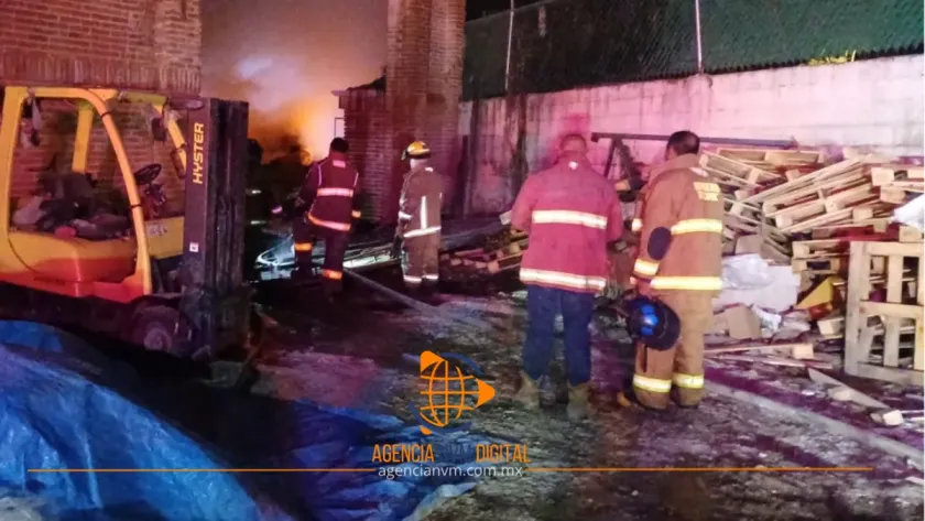 Reportan un bombero lesionado tras incendio en Teotihuacán