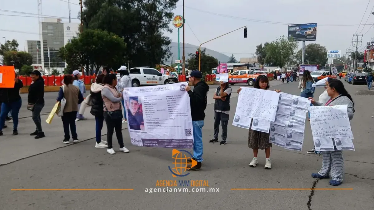 Bloquean la México-Puebla para exigir localización de Diego Cordero