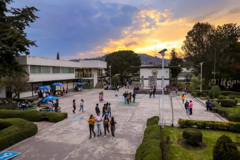 Lanza la UAEMéx programa "Tu Prepa Digital" para bachillerato.