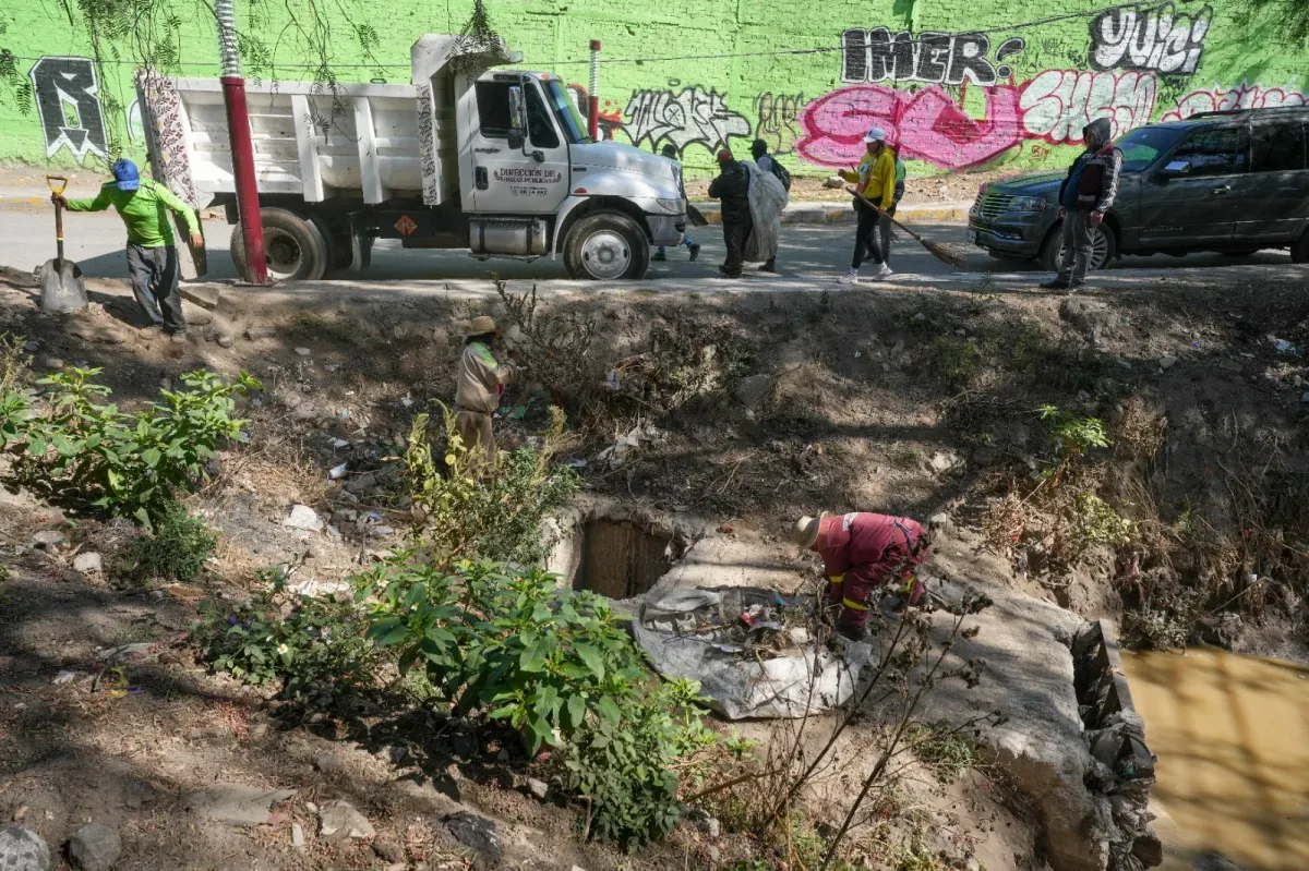 Refuerza OPDAPAS trabajos preventivos de desazolve en La Paz