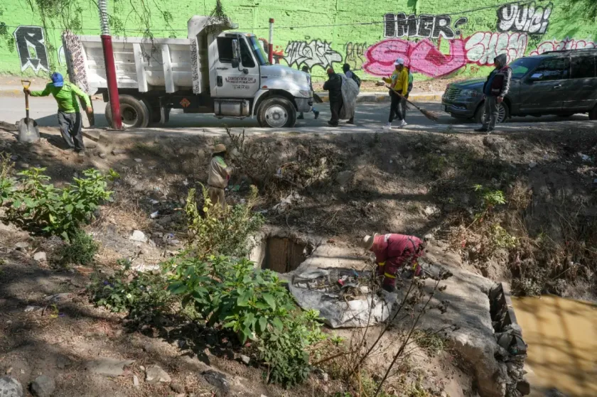 Refuerza OPDAPAS trabajos preventivos de desazolve en La Paz