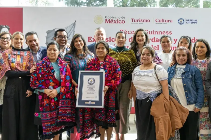 Logra México Récord Guinness con monumental exposición de bordados