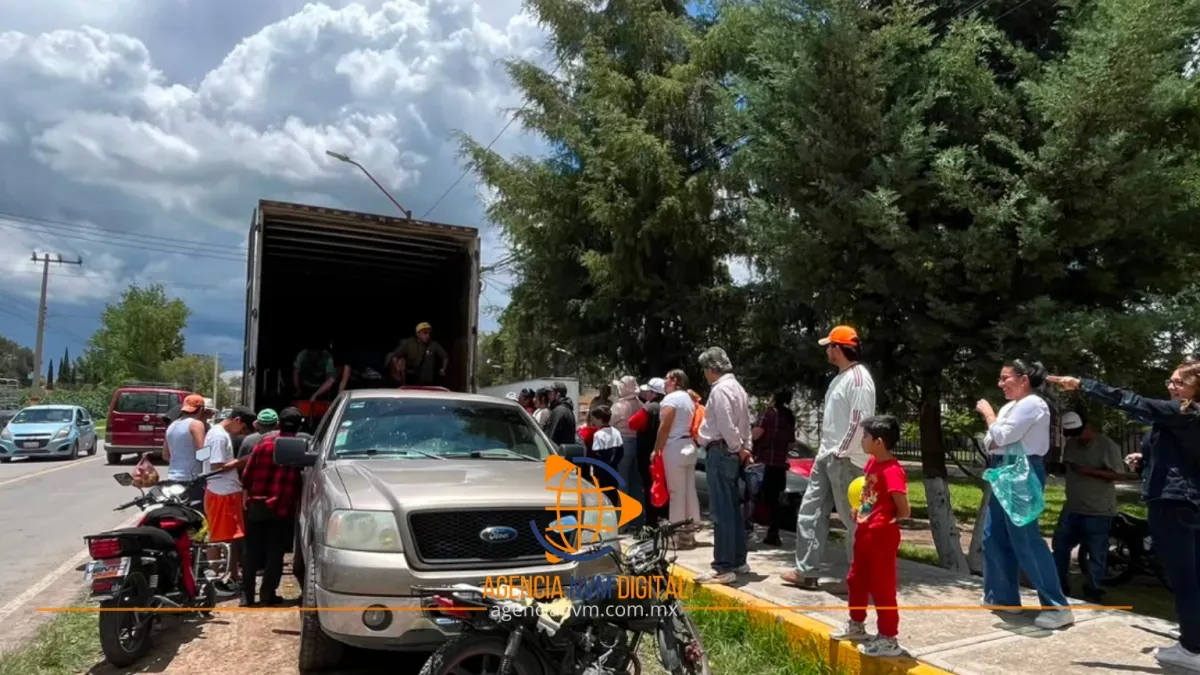 Donan 17 toneladas de mango a familias de Otumba y Axapusco