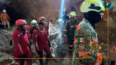 Rescatan con vida a minero tras catorce días atrapado.