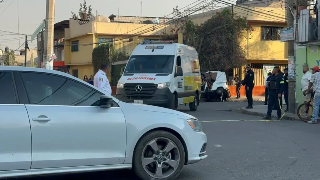 Muere conductor de mototaxi tras colisión con patrulla en Nezahualcóyotl