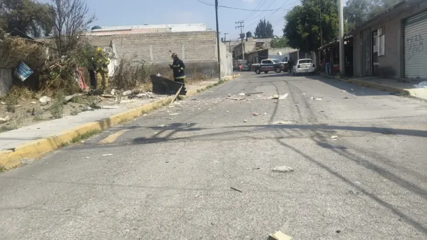 Muere hombre tras explosión en taller clandestino de Tultepec