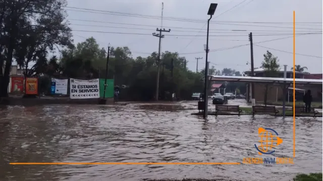 Inundan lluvias Avenida Tuxpan recién inaugurada en San Martín de las Pirámides 