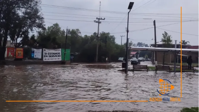 Inundan lluvias Avenida Tuxpan recién inaugurada en San Martín de las Pirámides 