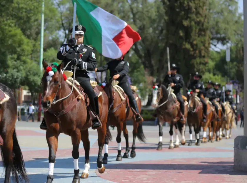 Otorga Ecatepec medalla “Siervo de la Nación” al capitán Edgar Machado